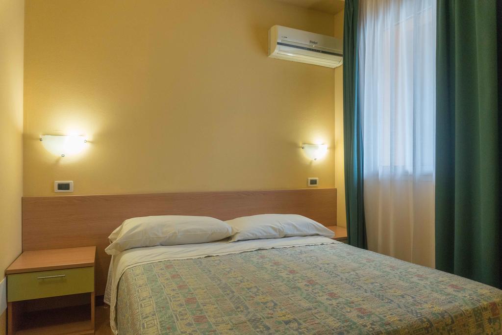 Ristorante Albergo Al Donatore Teòr الغرفة الصورة