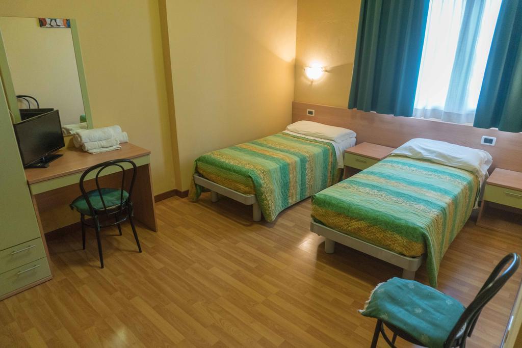 Ristorante Albergo Al Donatore Teòr الغرفة الصورة